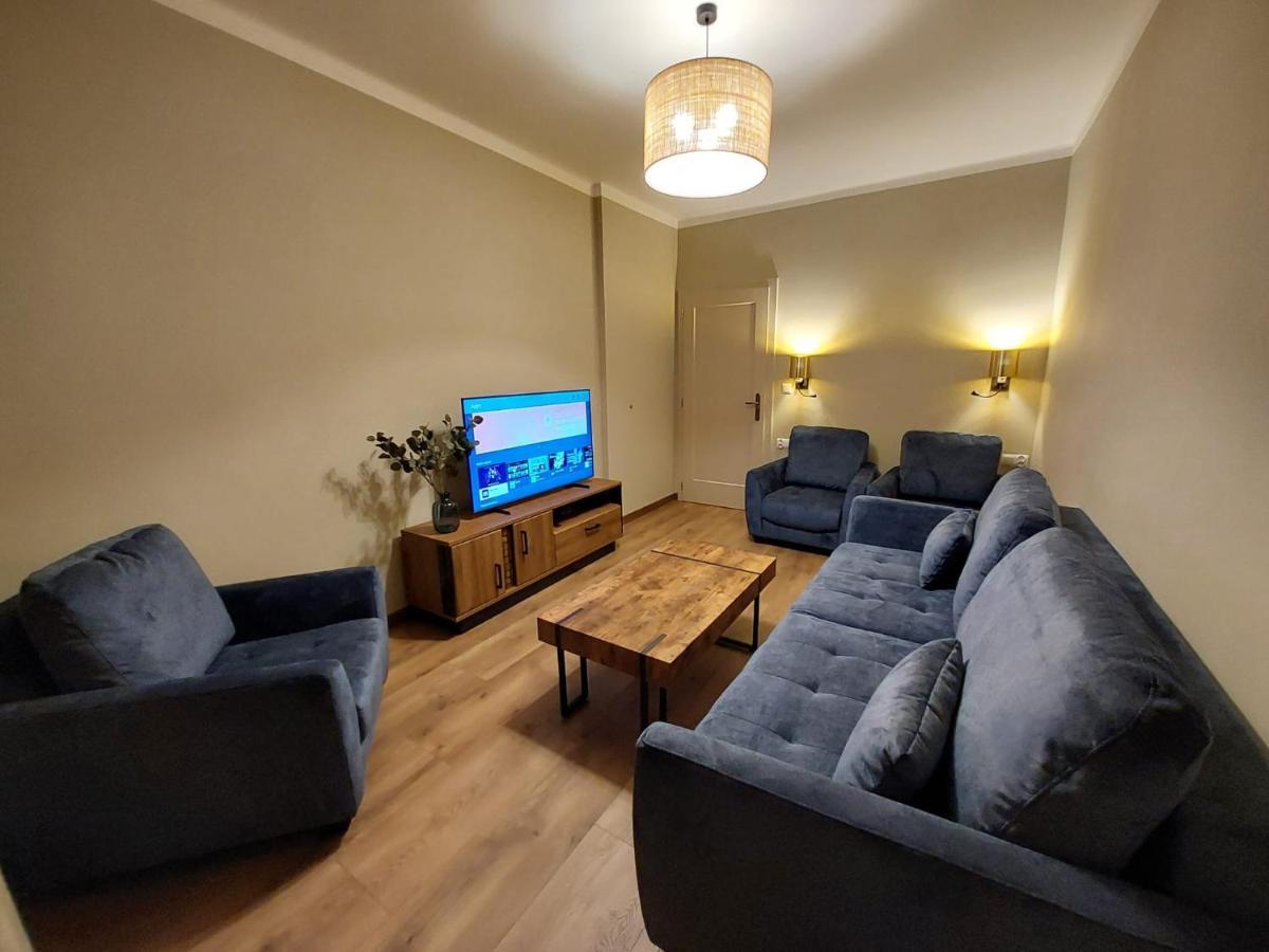 Spacious Two-Bedroom Apartment In The City Center Cracovia Exterior foto