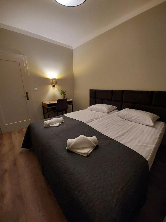 Spacious Two-Bedroom Apartment In The City Center Cracovia Exterior foto