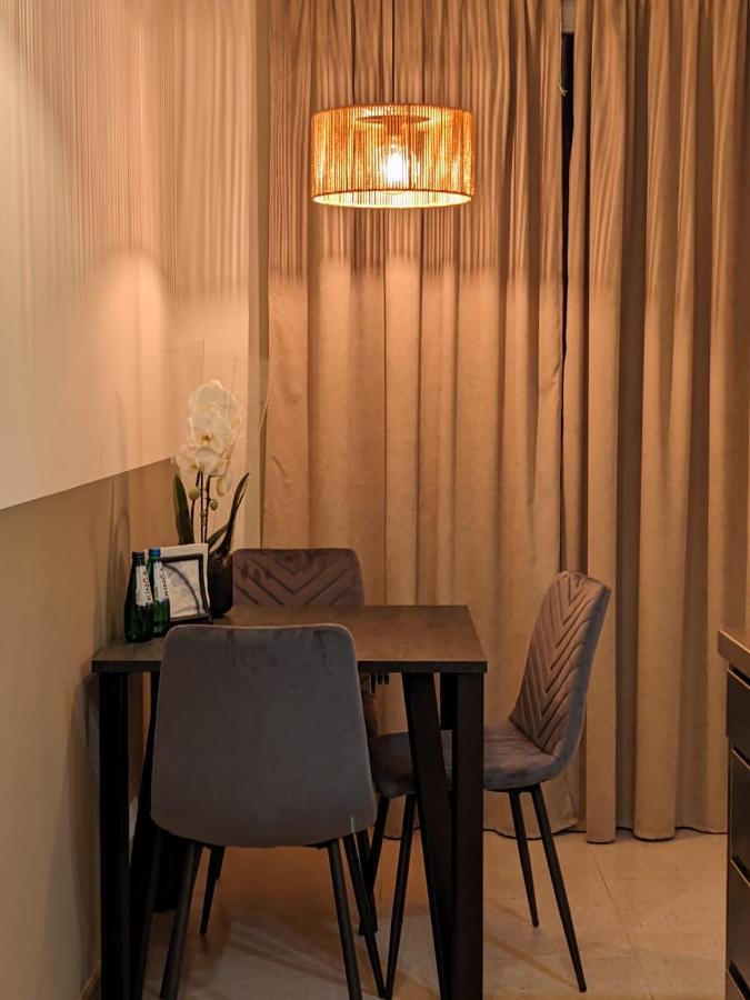 Spacious Two-Bedroom Apartment In The City Center Cracovia Exterior foto