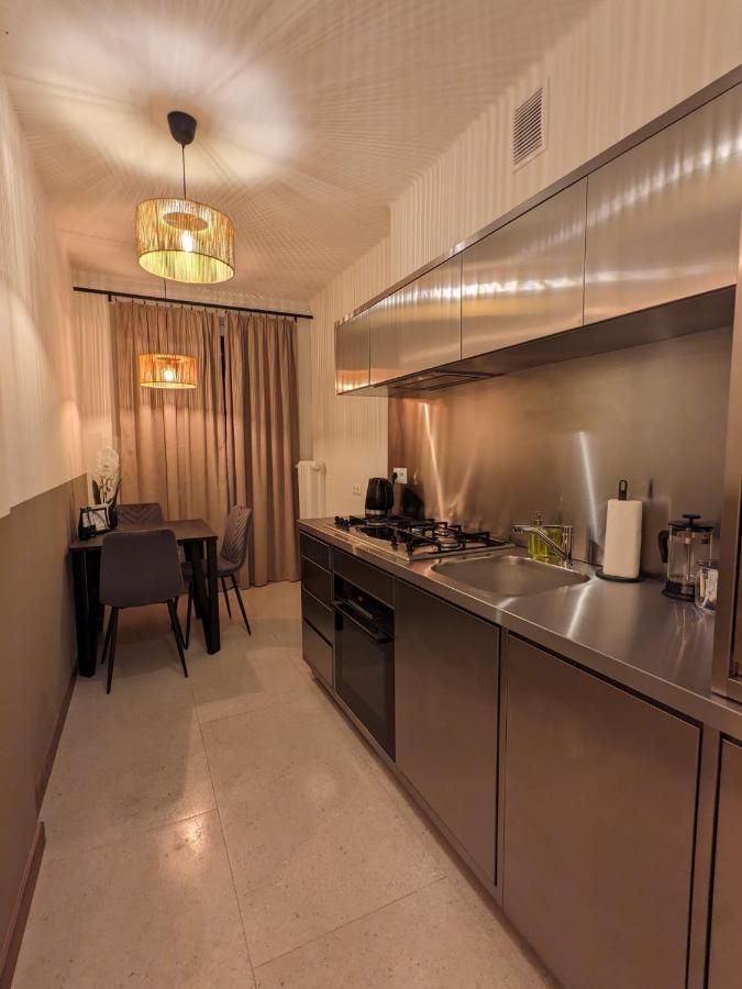 Spacious Two-Bedroom Apartment In The City Center Cracovia Exterior foto