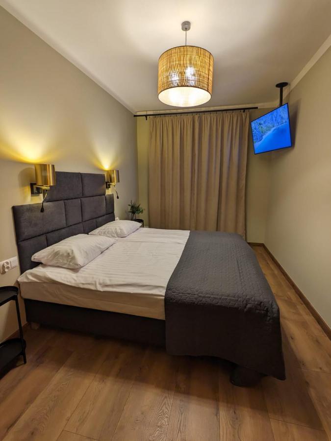 Spacious Two-Bedroom Apartment In The City Center Cracovia Exterior foto