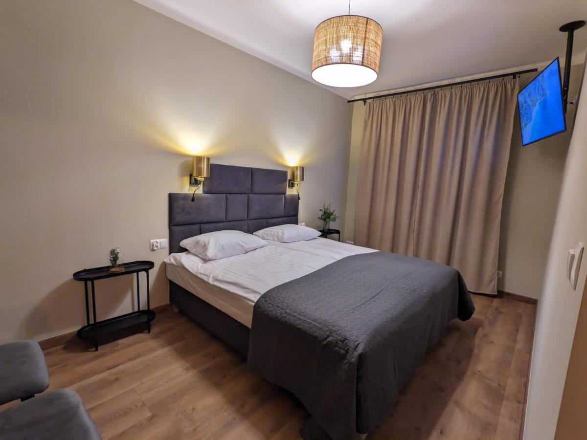 Spacious Two-Bedroom Apartment In The City Center Cracovia Exterior foto