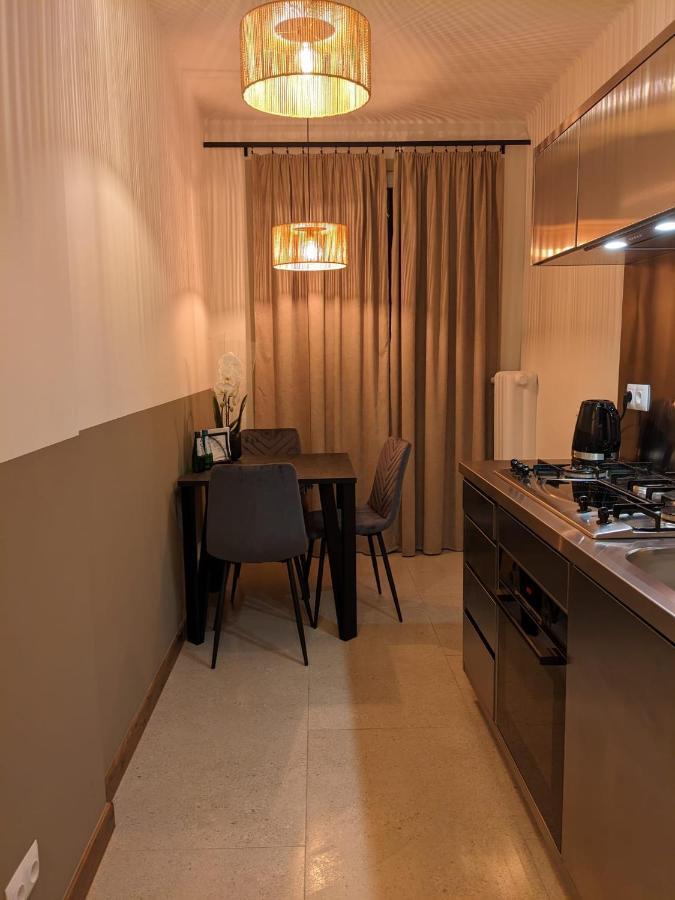 Spacious Two-Bedroom Apartment In The City Center Cracovia Exterior foto