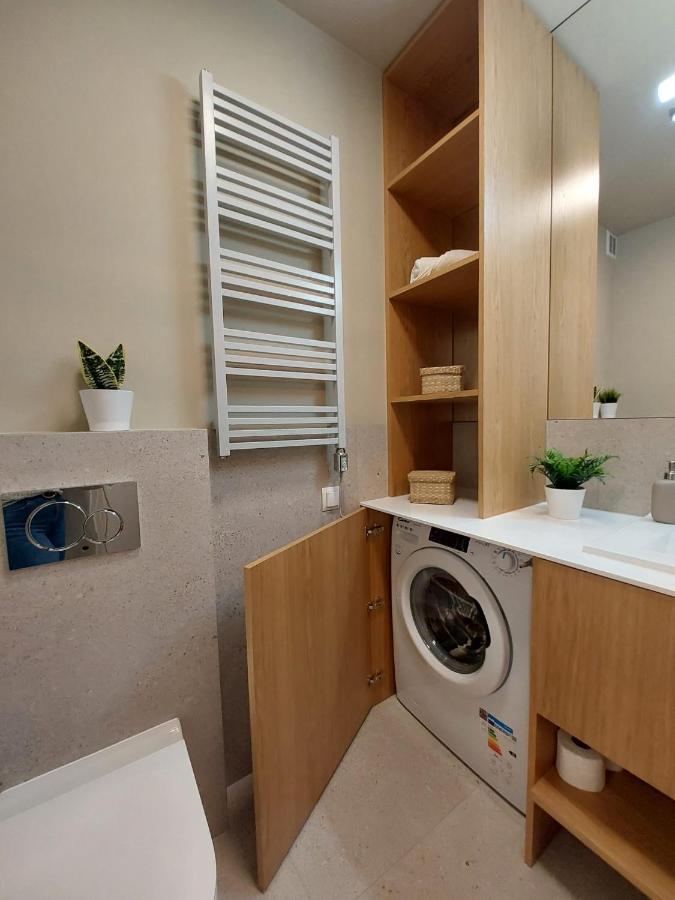Spacious Two-Bedroom Apartment In The City Center Cracovia Exterior foto